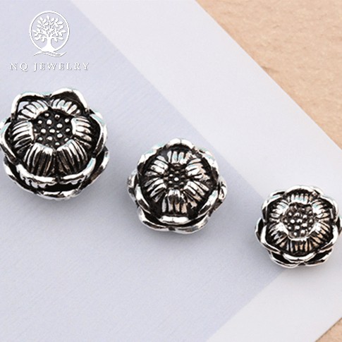 Charm bạc hình hoa sen xỏ ngang - NQ Jewelry