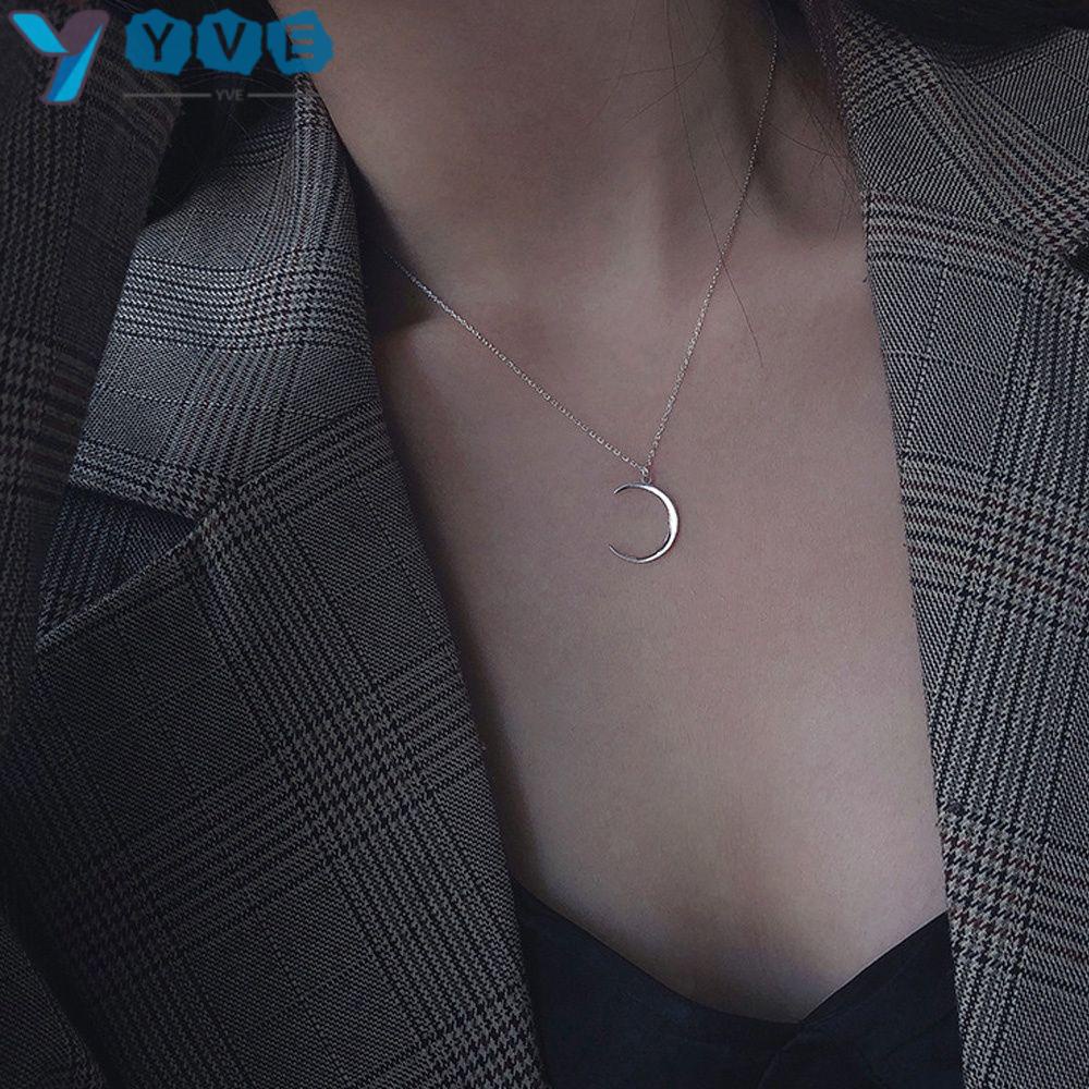 Vòng Cổ Mặt Hình Trăng Khuyết Thời Trang Cho Cặp Đôi