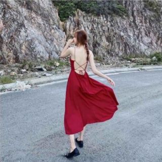 Váy maxi đỏ hở lưng