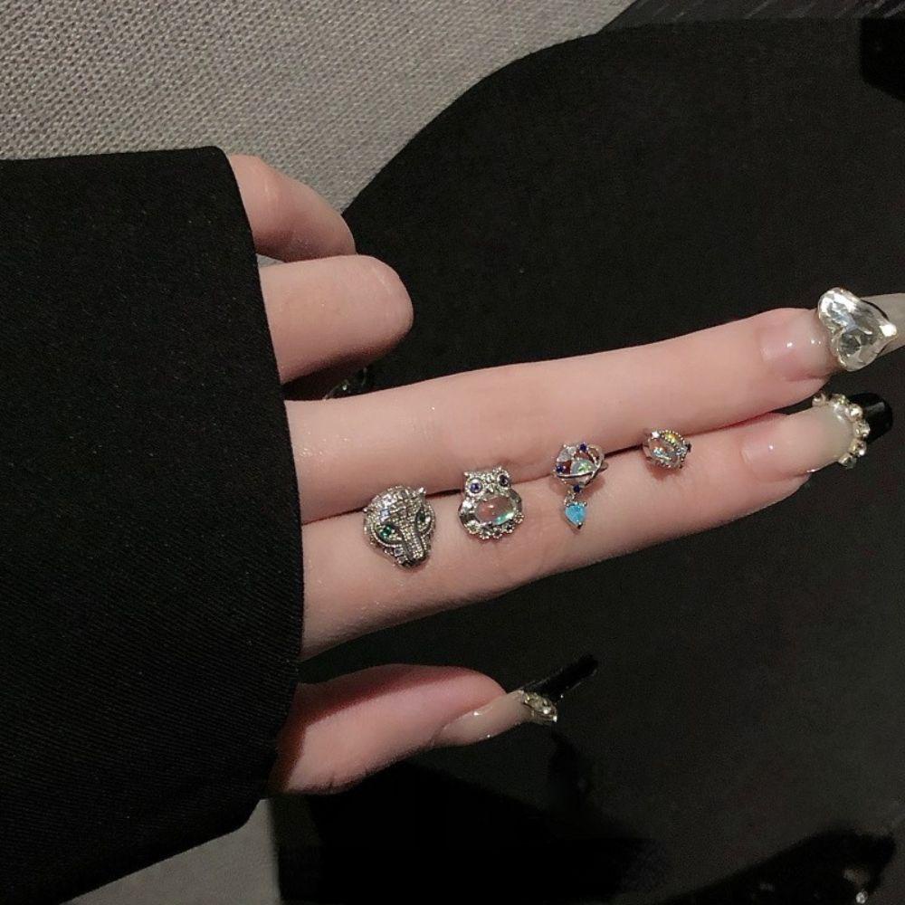 Đôi Khuyên Tai Hình Đầu Báo Cá Tính Cho Nữ