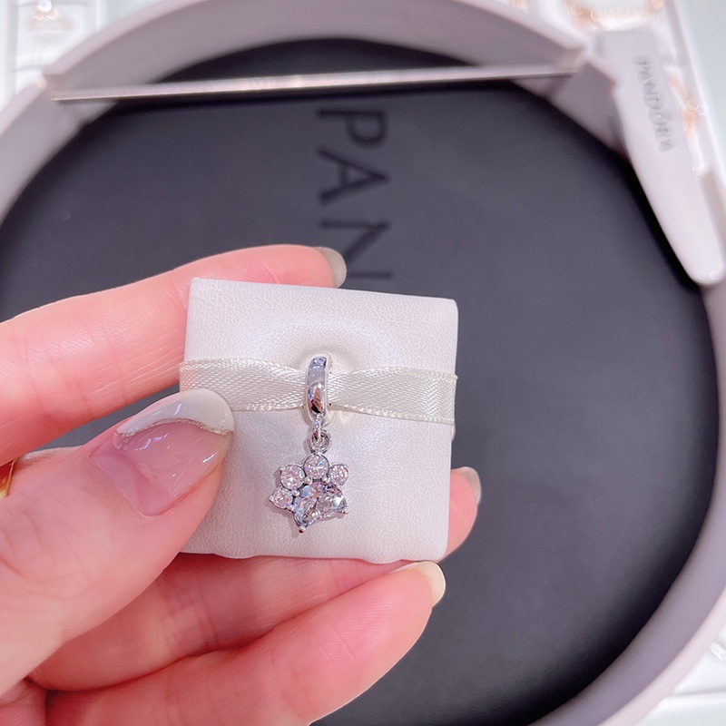 Mặt dây chuyền in hình chân mèo lấp lánh