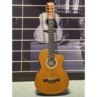 Đàn guitar classic có EQ thùng mỏng chất lượng tốt