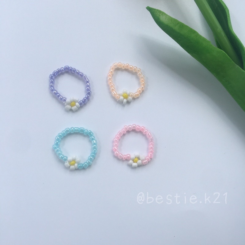 Nhẫn hạt hoa cúc daisy nhiều màu pastel rực rỡ lấp lánh