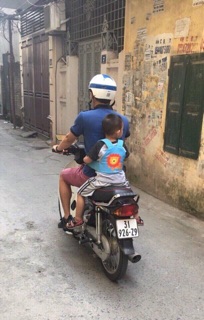 Đai xe máy an toàn cho bé 