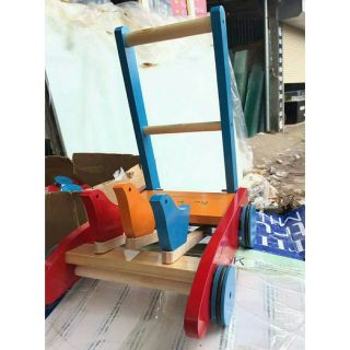 Xe tập đi gà gỗ cho bé