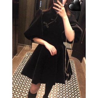 Đầm tàu nhung đỏ phồng