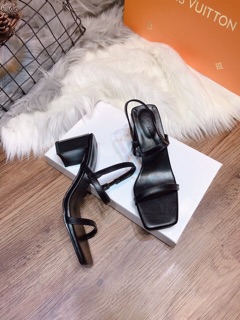 Giày sandal quai mảnh gót vuông