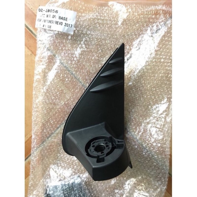 Chân gương chiếu hậu xe Toyota Fortuner , Hilux đời 2015 - 2019