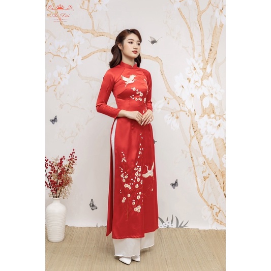 Áo dài gia đình Yến Xuân màu đỏ áo dài thêu dành cho gia đình đủ bố mẹ bé trai bé gái chụp ảnh lễ tết đẹp