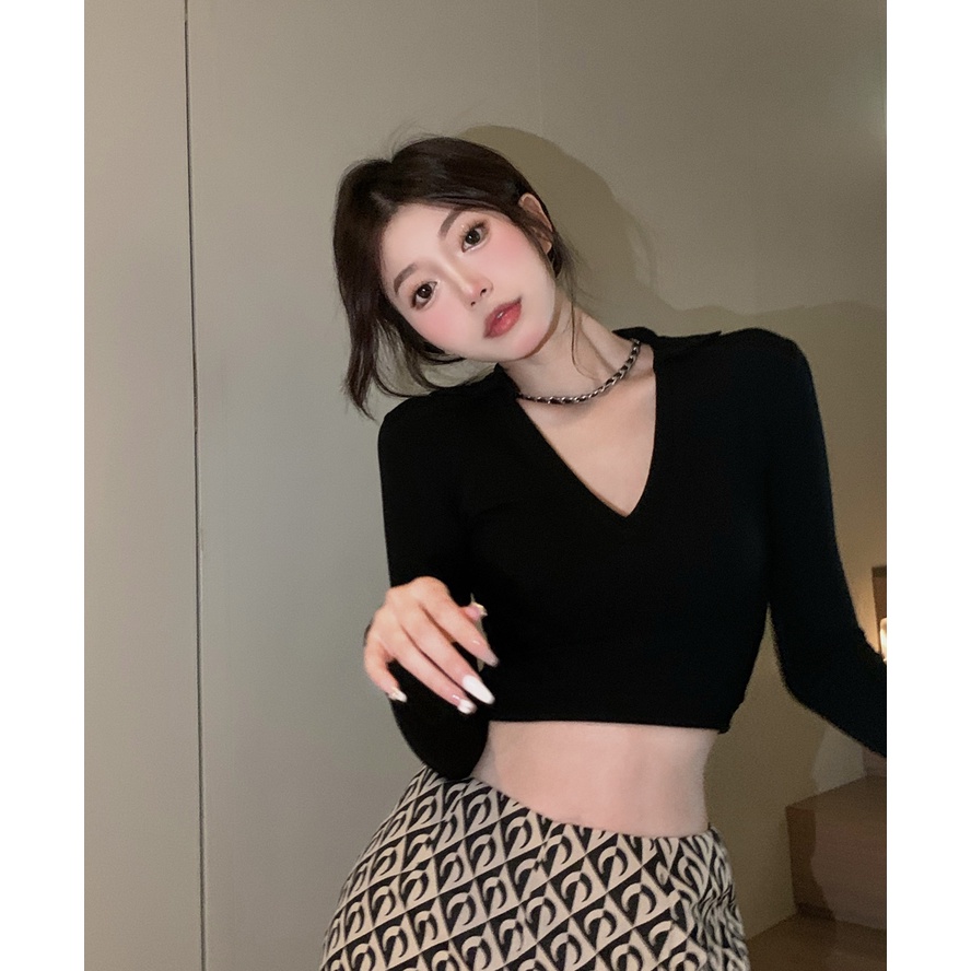 Áo crop top cổ chữ V màu đen gợi cảm thời trang cho nữ | BigBuy360 - bigbuy360.vn