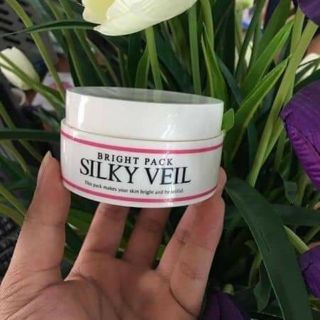 Kem trắng da bật tone Silky Veil Nhật