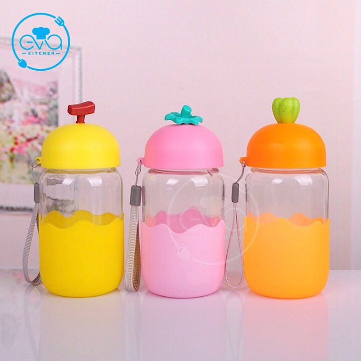 Bình Nước Thủy Tinh Nắp Củ Cải Thân Bọc Silicone 300ml