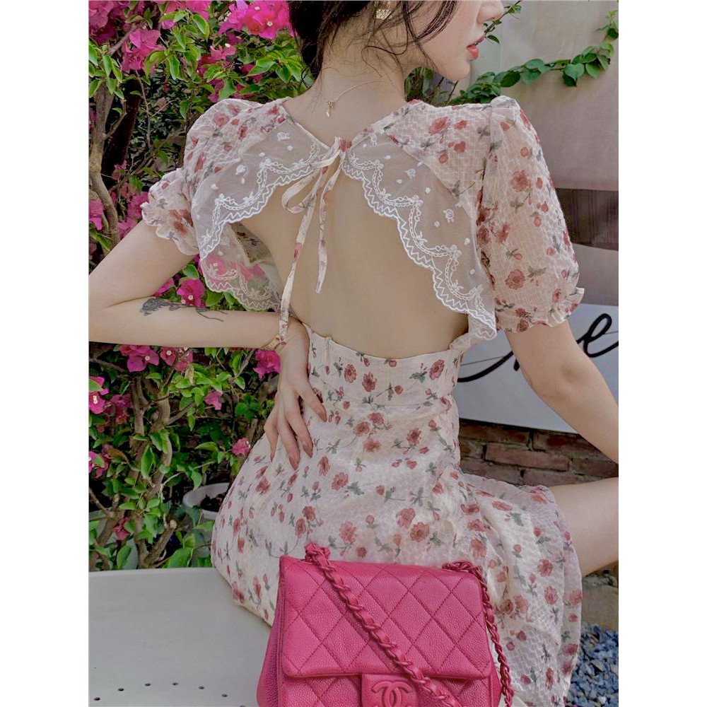 Váy hoa nhí khoét lưng viền ren điệu đà