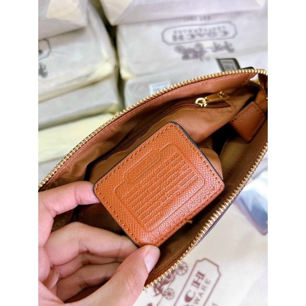 Túi Coach kẹp nách siêu hot