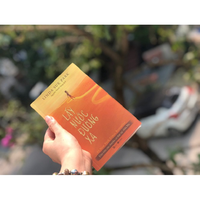 Sách - Lấy Nước Đường Xa - Linda Sue Park (Phiên Bản Bìa Cứng)