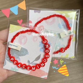 Vòng tay hạt cườm handmade chữ màu đỏ Peaceminusone, chữ J GD BigBang Vòng tay hạt nhựa dây cước co giãn MADEBYLEE