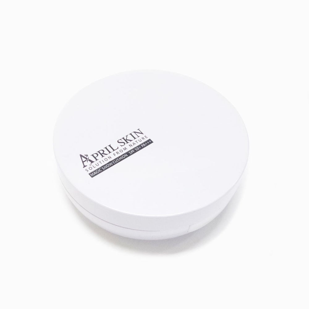 Phấn nước mỏng mịn Skin Magic Snow Cushion White Hàn Quốc 15g