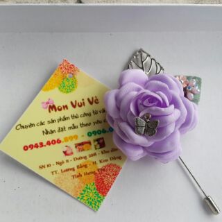Cài áo hoa hồng lụa