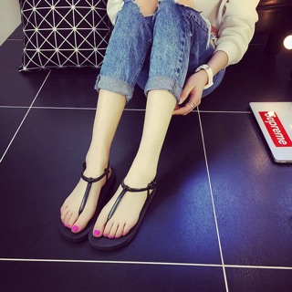 Giày sandal xỏ ngón