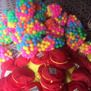 Bộ lều bóng + 100 bóng ( hươu, doremon,kitty )