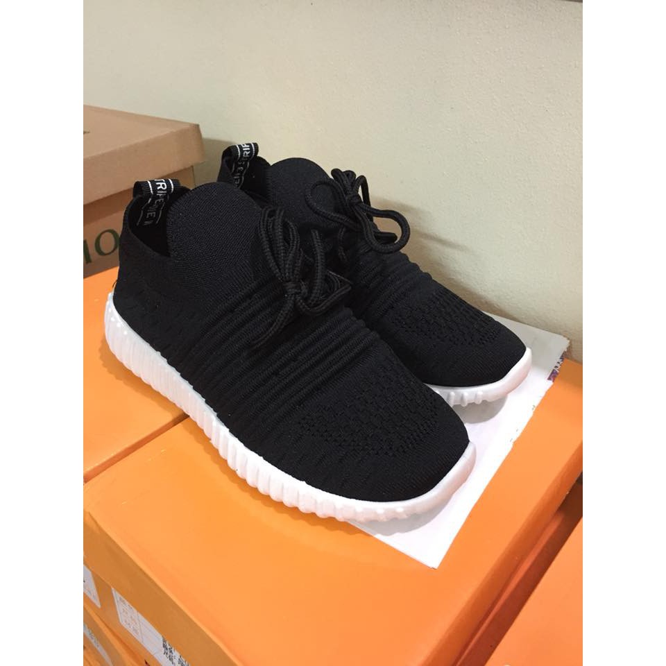 Giầy sneaker