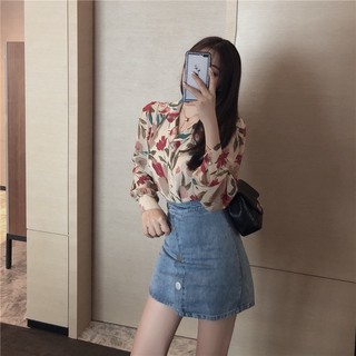Áo sơ mi dài tay công sở nữ tính.