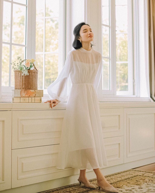 Đầm trắng ren lưới tiểu thư