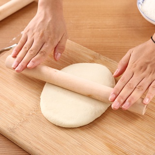 Cây lăn cán bột mỏng làm bánh giúp bột dàn đều