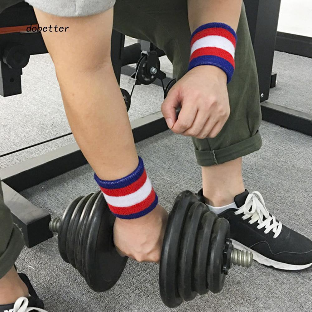 Vòng quấn cổ tay hút mồ hôi khi chơi thể thao