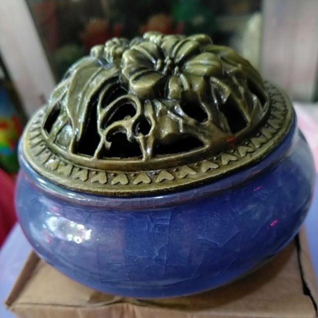 Đốt trầm hương bằng sứ men rạn màu ngẫu nhiên