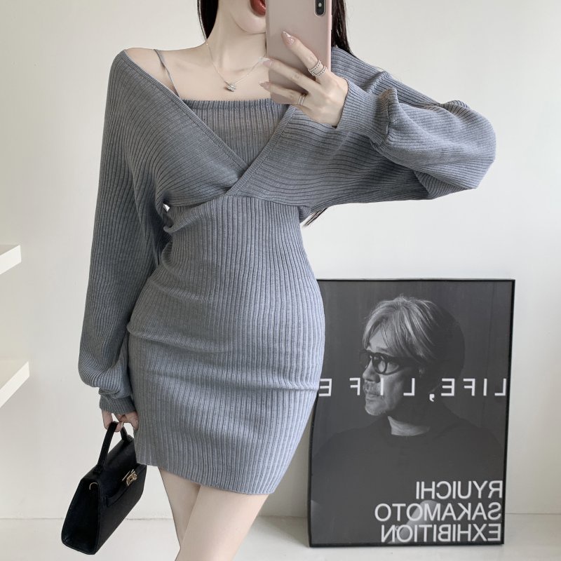 Đầm hở vai thiết kế hai dây cổ chữ V kiểu dáng mỏng phong cách Trung Quốc với eo ôm sát thời trang cá tính cho nữ