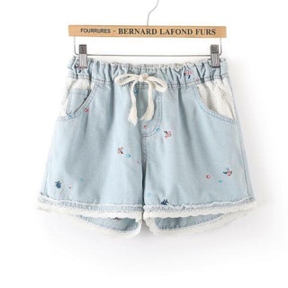 Quần short thêu hoạ tiết