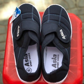 Giày dán Asia