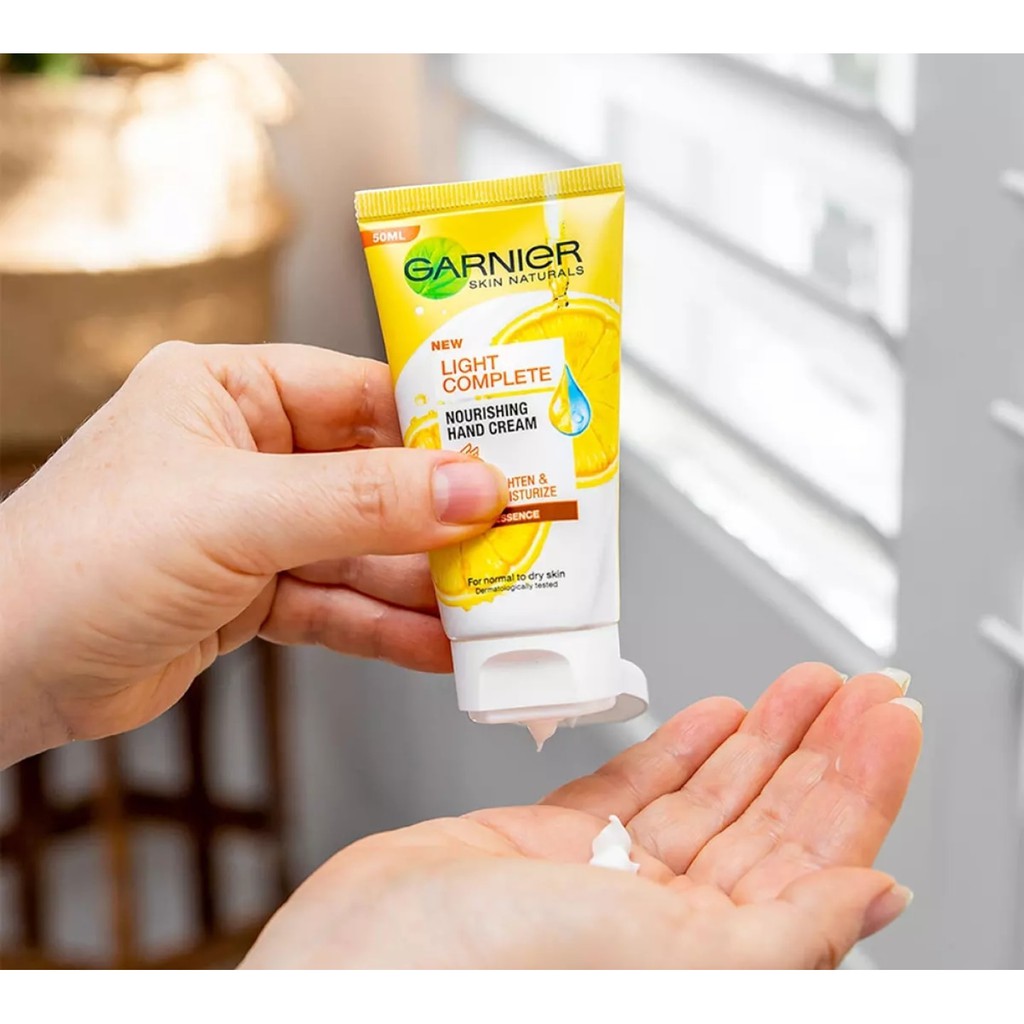 01 Tuýp Kem Dưỡng Ẩm Trắng Da Tay GARNIER Moisturizing Hand Cream 50ml