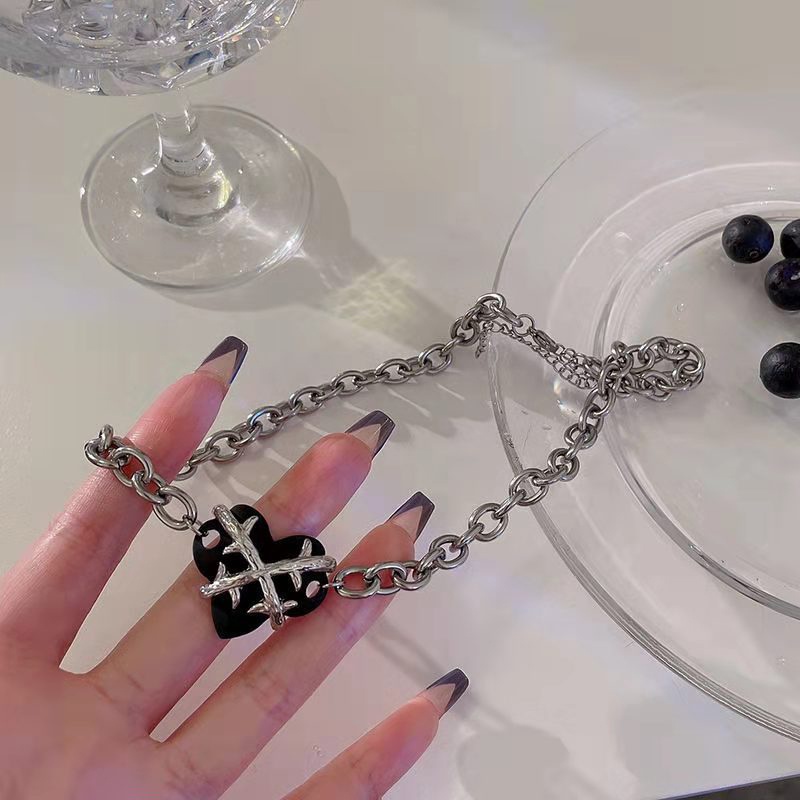 Vòng cổ Mặt Trái Tim Màu Đen Phong Cách gothic