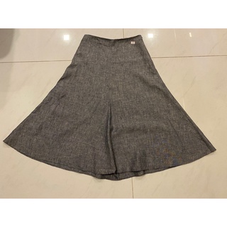 - Pass chân váy lụa, chân váy xòe, chân váy jeans/ kaki của banana republic, Esprit, GAP...
