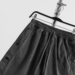 Quần shorts The Bad God Buttons basic kaki