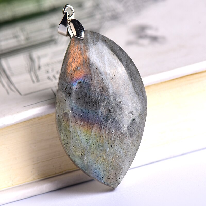 Mặt Dây Chuyền Đá Labradorite Tự Nhiên 100% Hình Chiếc Lá