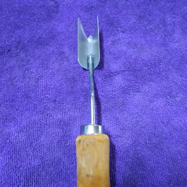 Dụng cụ gọt mắt dứa