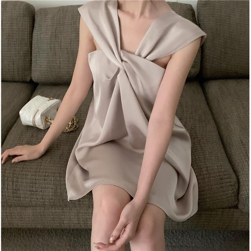 2024 Phong Cách Mới Satin Sling Đầm Nữ Mùa Hè Nhỏ Pháp Retro Sang Trọng Không Tay Thiết Kế Niche Váy Ngắn