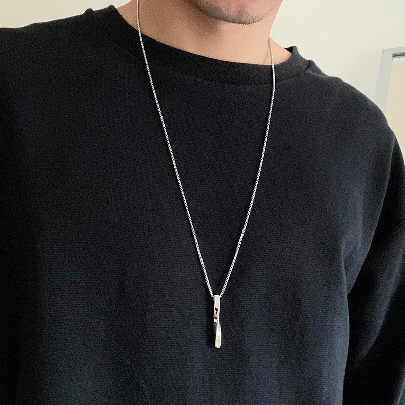 Vòng cổ thiết kế bất đối xứng phong cách hip hop cá tính thời trang