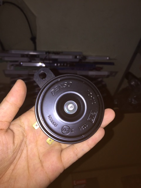 Đôi còi đĩa Denso chính hãng Nhật tặng kèm giắc cắm và chân bắt chính hãng