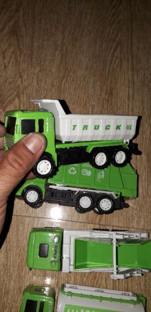 Sét 4 xe mô hình bằng nhựa xe vệ sinh chạy chớn rất đẹp