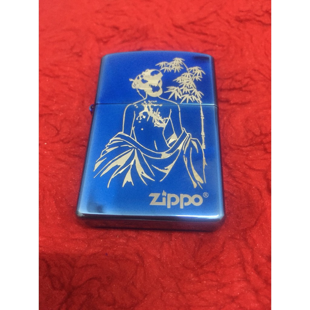 Bật Lửa Zippo Hình Thiếu Nữ Thay Đồ