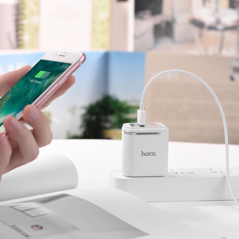 Củ sạc nhanh Hoco C39 dòng 12w/2.4A hỗ trợ 2 cổng USB và đèn led hiển thi dòng điện và công xuất tiêu thu