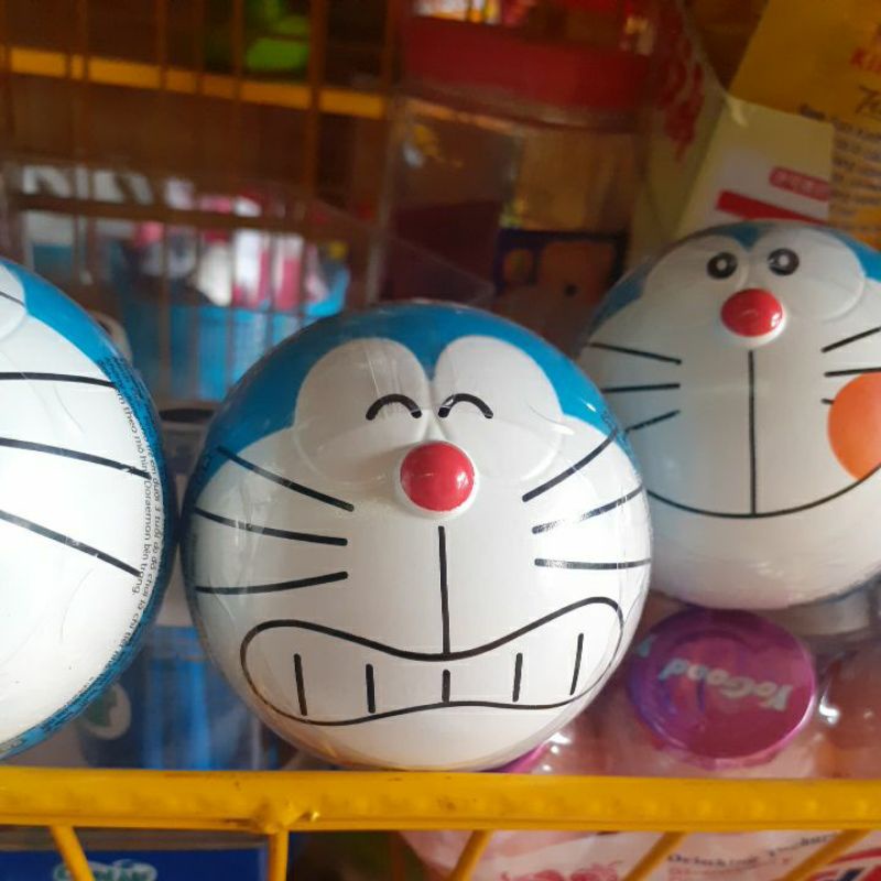 Bóng Doraemon kẹo gum hương cam Lotte ( có mô hình doraemon xinh xắn bên trong )