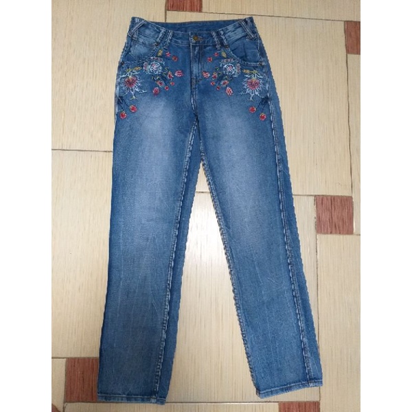 Quần jean thêu hoa size S-M thanh lý