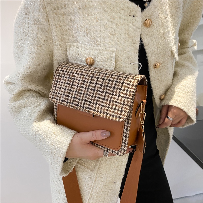 Túi đeo chéo nữ hình vuông nhỏ họa tiết caro phong cách Hong Kong thời trang mùa đông 2022