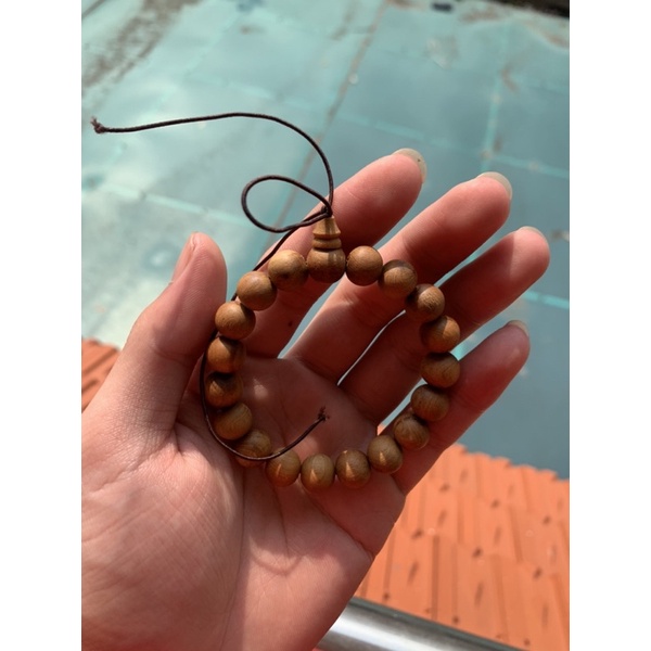 vòng đeo tay gỗ Hoàng Đàn tuyết lạng sơn siêu thơm 8 li