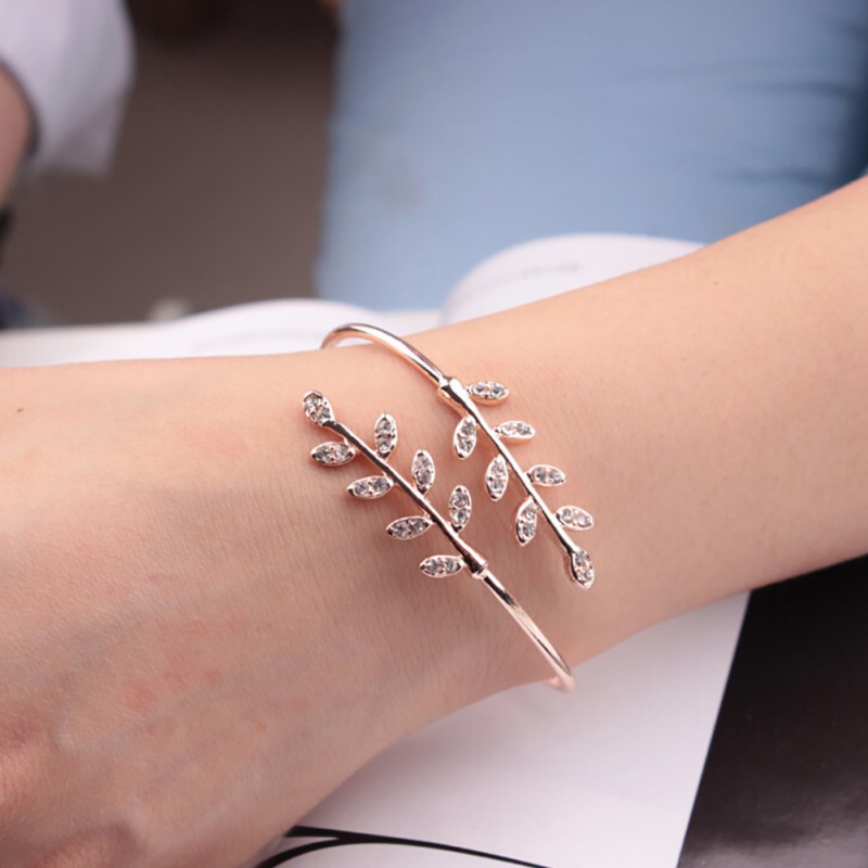 Vòng đeo tay dạng mở đính đá zirconia hình dạng chiếc lá đẹp mắt thời trang Âu Mỹ